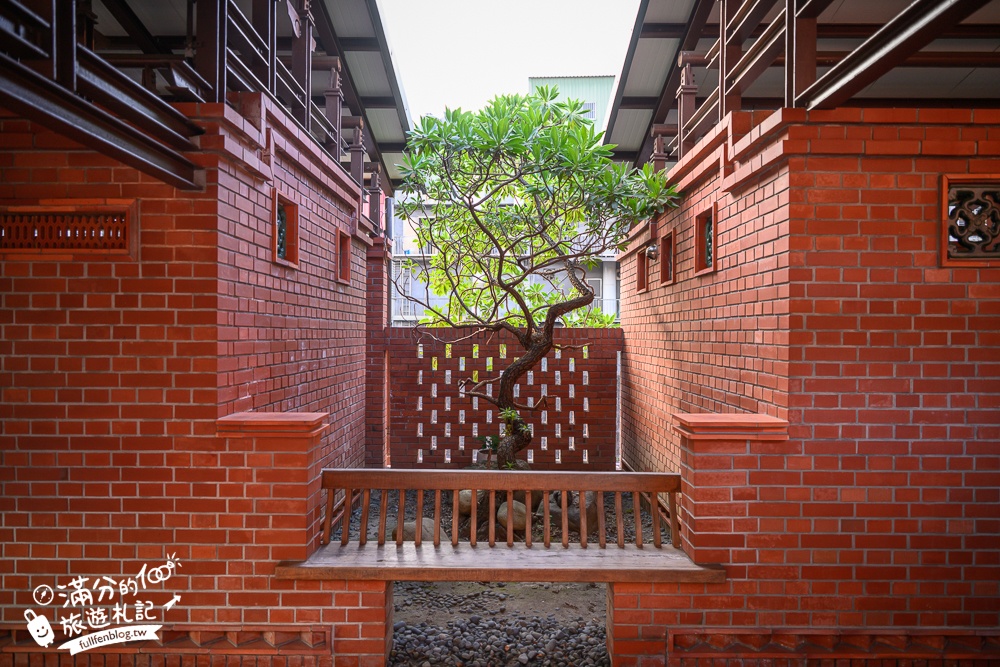 新北【五股守讓堂】百年古厝變身最美圖書館,親子同行也適合,在歷史建築裡玩趣味古玩!