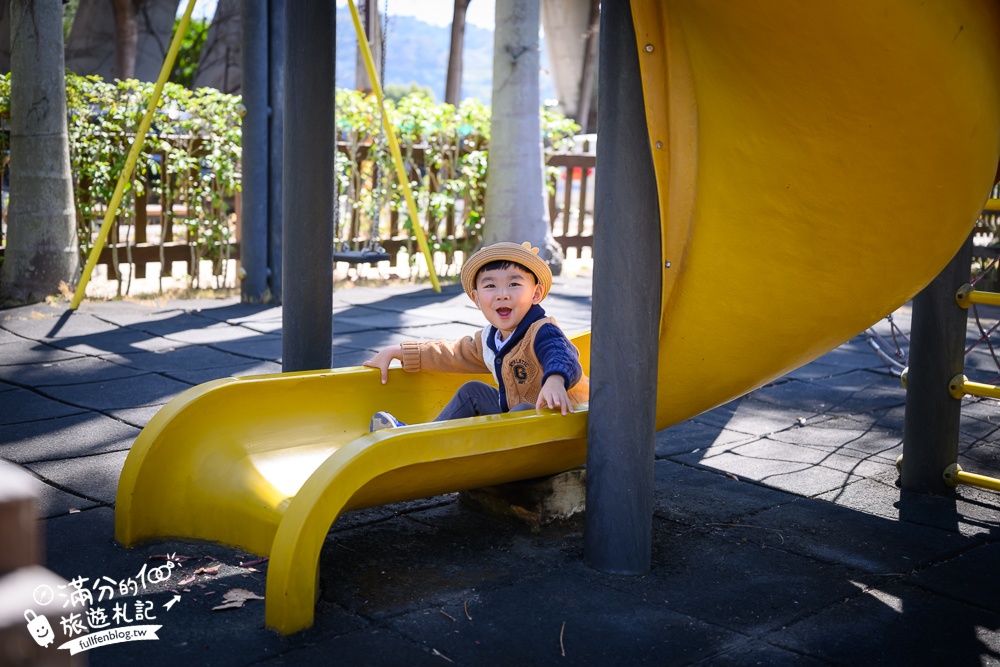 台中【新幹線列車站火車餐廳】在景觀火車上用餐.賞櫻花.看火車.玩兒童遊戲區!