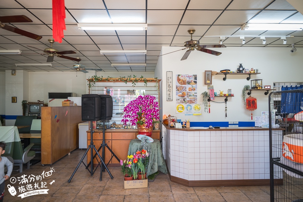 台中【新幹線列車站火車餐廳】在景觀火車上用餐.賞櫻花.看火車.玩兒童遊戲區!