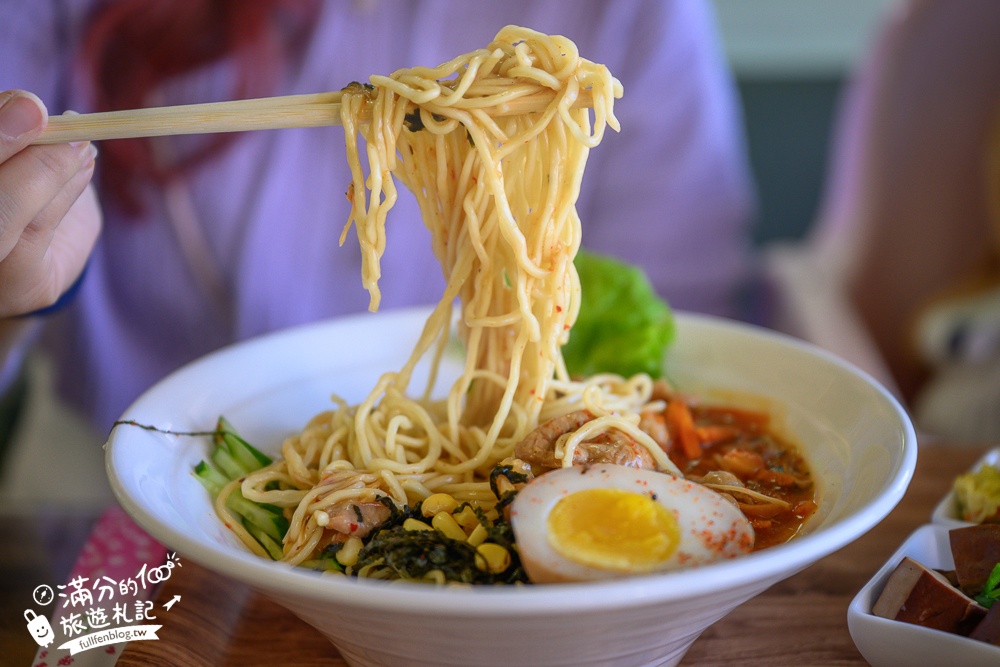台中【新幹線列車站火車餐廳】在景觀火車上用餐.賞櫻花.看火車.玩兒童遊戲區!