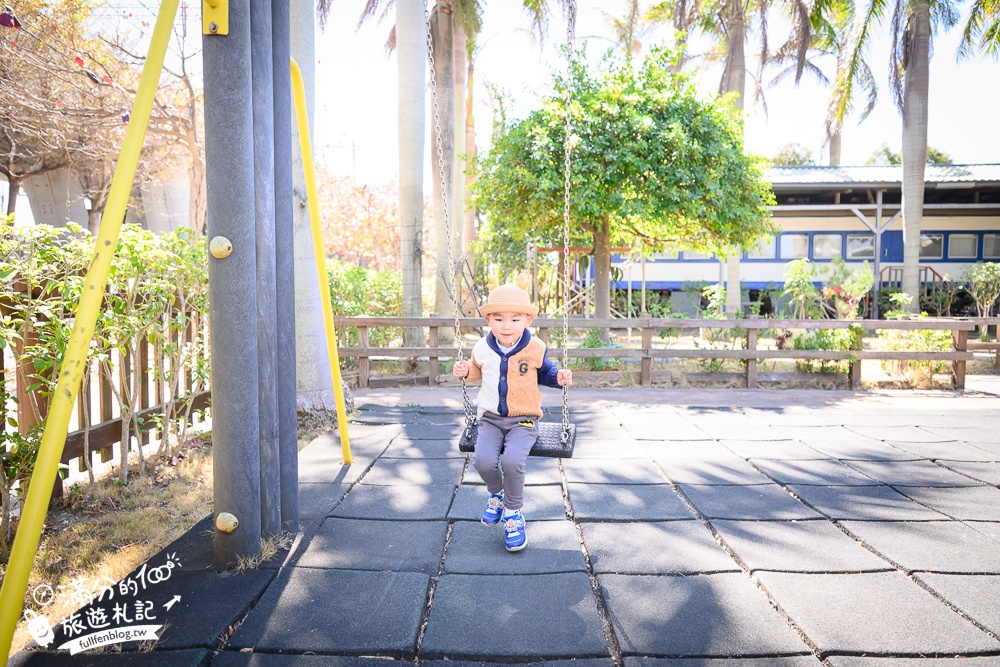 台中【新幹線列車站火車餐廳】在景觀火車上用餐.賞櫻花.看火車.玩兒童遊戲區!