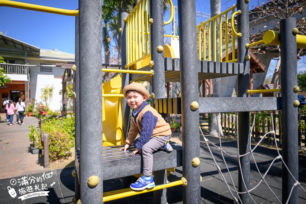 台中【新幹線列車站火車餐廳】在景觀火車上用餐.賞櫻花.看火車.玩兒童遊戲區!
