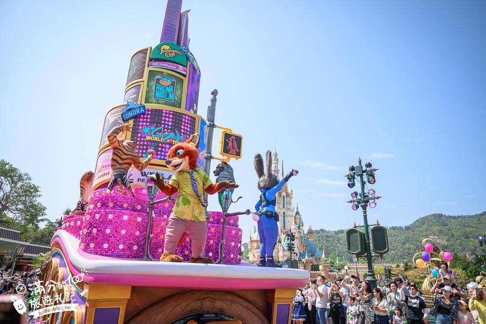 【2026香港迪士尼樂園攻略】哪類人必買快速通關迪士尼尊享卡,提前一小時入園優勢是什麼?加碼必看遊行和精彩煙火秀.親子同行這樣安排超輕鬆! 【2026香港迪士尼樂園攻略】哪類人必買快速通關迪士尼尊享卡,提前一小時入園優勢是什麼?加碼必看遊行和精彩煙火秀.親子同行這樣安排超輕鬆!