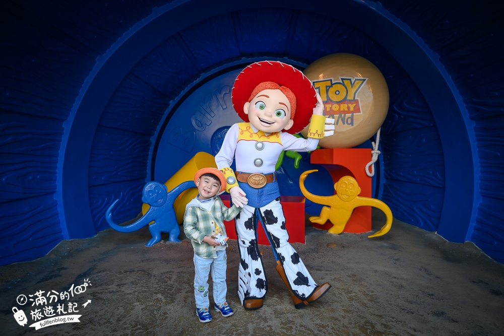 【2026香港迪士尼樂園攻略】哪類人必買快速通關迪士尼尊享卡,提前一小時入園優勢是什麼?加碼必看遊行和精彩煙火秀.親子同行這樣安排超輕鬆! 【2026香港迪士尼樂園攻略】哪類人必買快速通關迪士尼尊享卡,提前一小時入園優勢是什麼?加碼必看遊行和精彩煙火秀.親子同行這樣安排超輕鬆!