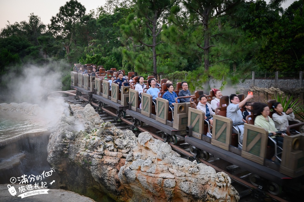 【2026香港迪士尼樂園攻略】哪類人必買快速通關迪士尼尊享卡,提前一小時入園優勢是什麼?加碼必看遊行和精彩煙火秀.親子同行這樣安排超輕鬆! 【2026香港迪士尼樂園攻略】哪類人必買快速通關迪士尼尊享卡,提前一小時入園優勢是什麼?加碼必看遊行和精彩煙火秀.親子同行這樣安排超輕鬆!