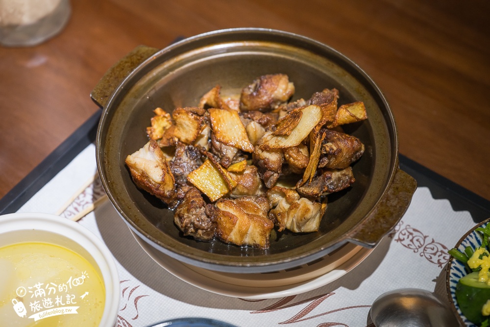 南投【紅屋小站】雲林南投交界的紅色小屋.人氣必吃苦茶油雞&鯛魚燒~山林裡唯美餐館!