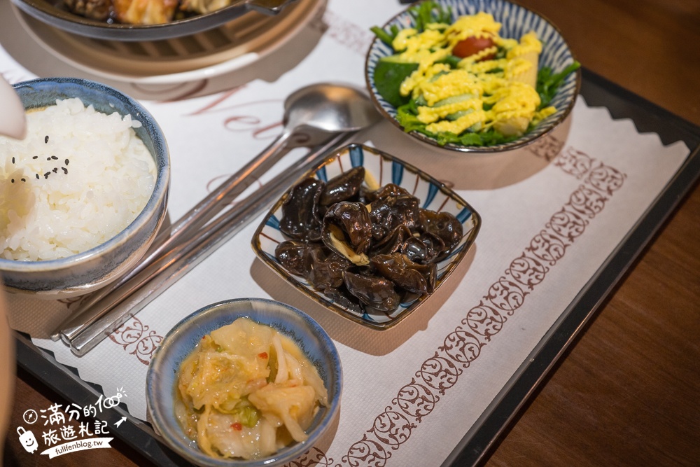 南投【紅屋小站】雲林南投交界的紅色小屋.人氣必吃苦茶油雞&鯛魚燒~山林裡唯美餐館!