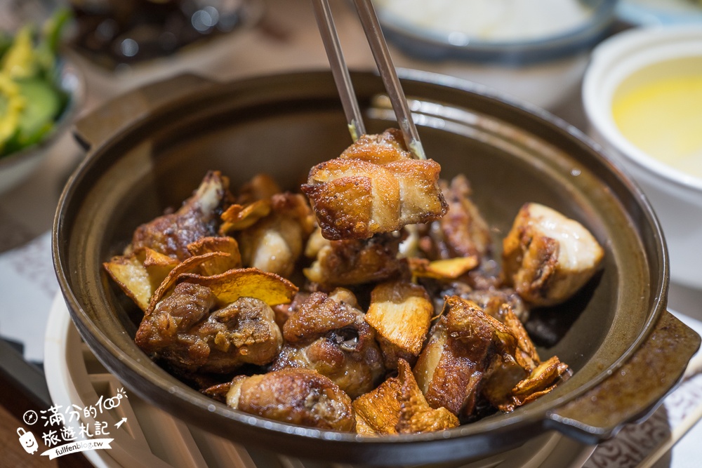 南投【紅屋小站】雲林南投交界的紅色小屋.人氣必吃苦茶油雞&鯛魚燒~山林裡唯美餐館!