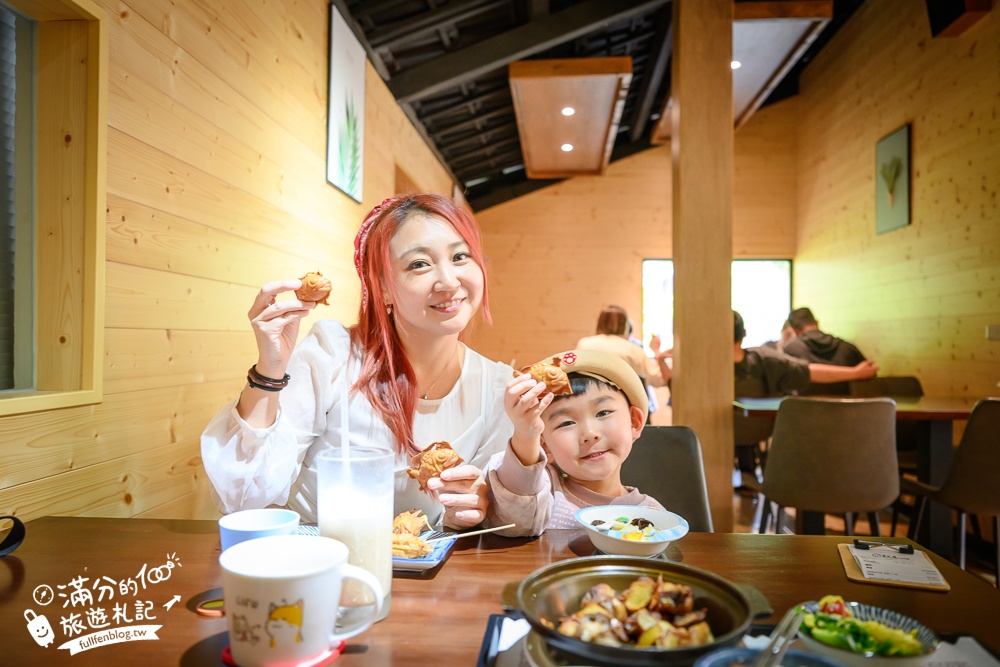 南投【紅屋小站】雲林南投交界的紅色小屋.人氣必吃苦茶油雞&鯛魚燒~山林裡唯美餐館!