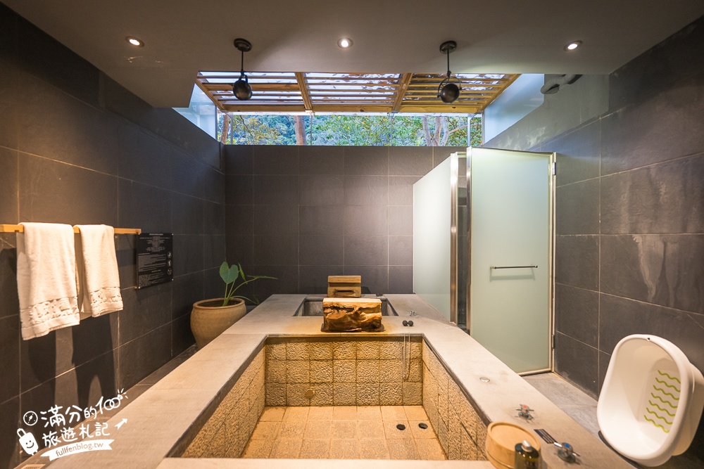 苗栗【泰安觀止溫泉會館】一泊二食溫泉客房開箱.可住宿可泡湯.被森林包圍的清水模溫泉城堡!