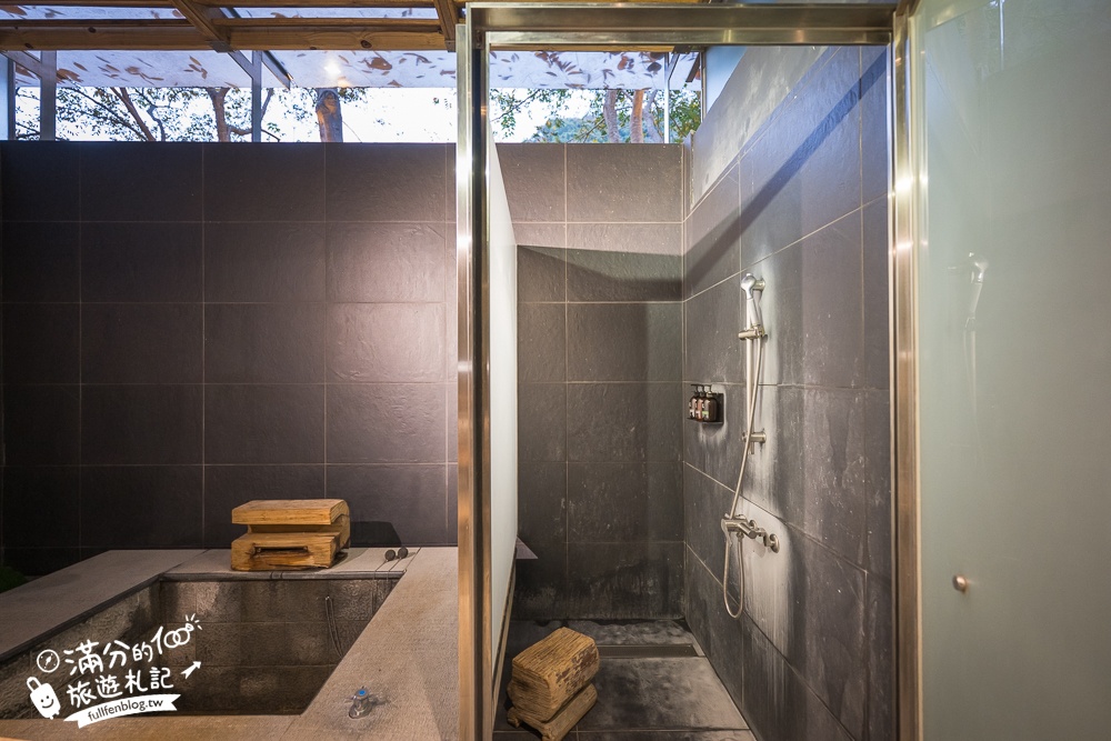 苗栗【泰安觀止溫泉會館】一泊二食溫泉客房開箱.可住宿可泡湯.被森林包圍的清水模溫泉城堡!