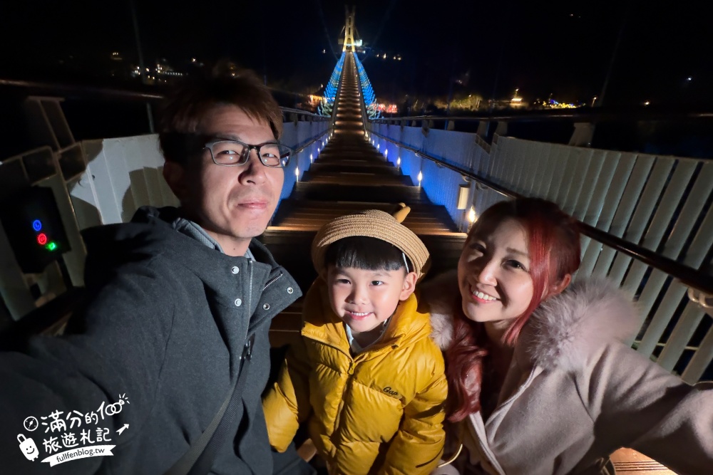 【太平雲梯夜間點燈時間】每週只開放一天星光通行,海拔1000公尺的星光大道,將星空和百萬夜景燈海盡收眼底!