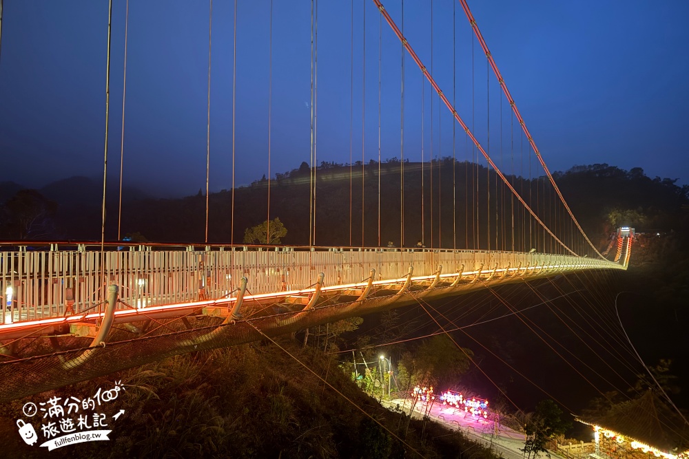 【太平雲梯夜間點燈時間】每週只開放一天星光通行,海拔1000公尺的星光大道,將星空和百萬夜景燈海盡收眼底!