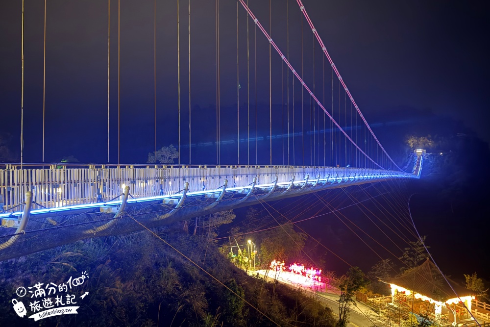 【太平雲梯夜間點燈時間】每週只開放一天星光通行,海拔1000公尺的星光大道,將星空和百萬夜景燈海盡收眼底!