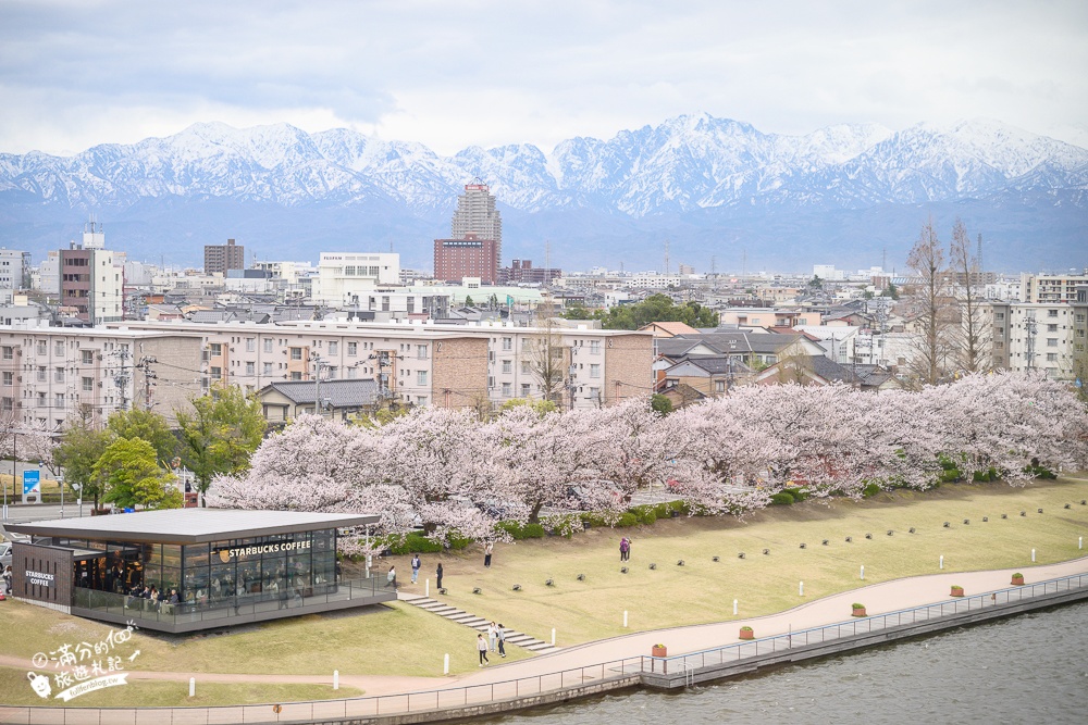 富山景點【星巴克富山環水公園店】世界最美星巴克！富岩運河環水公園全攻略,交通.櫻花季&必拍角度分享!