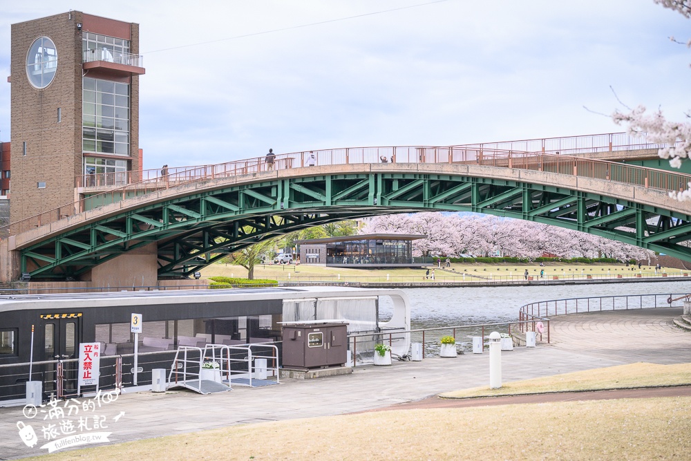 富山景點【星巴克富山環水公園店】世界最美星巴克！富岩運河環水公園全攻略,交通.櫻花季&必拍角度分享!