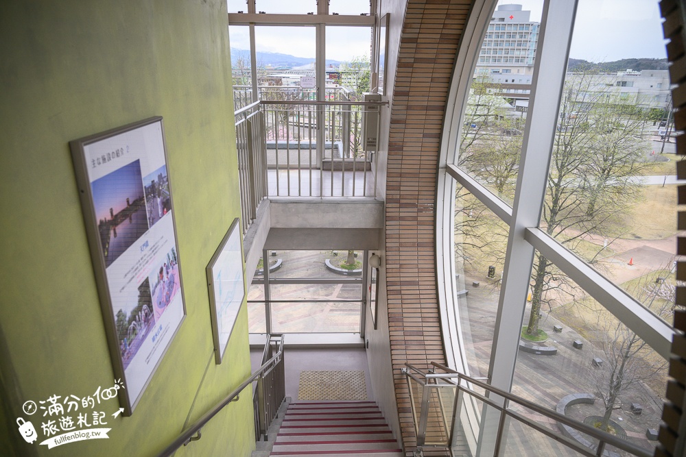 富山景點【星巴克富山環水公園店】世界最美星巴克！富岩運河環水公園全攻略,交通.櫻花季&必拍角度分享!