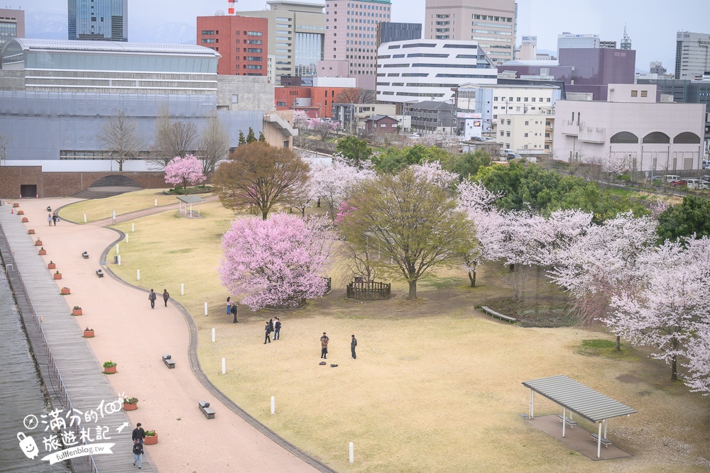 富山景點【星巴克富山環水公園店】世界最美星巴克！富岩運河環水公園全攻略,交通.櫻花季&必拍角度分享!