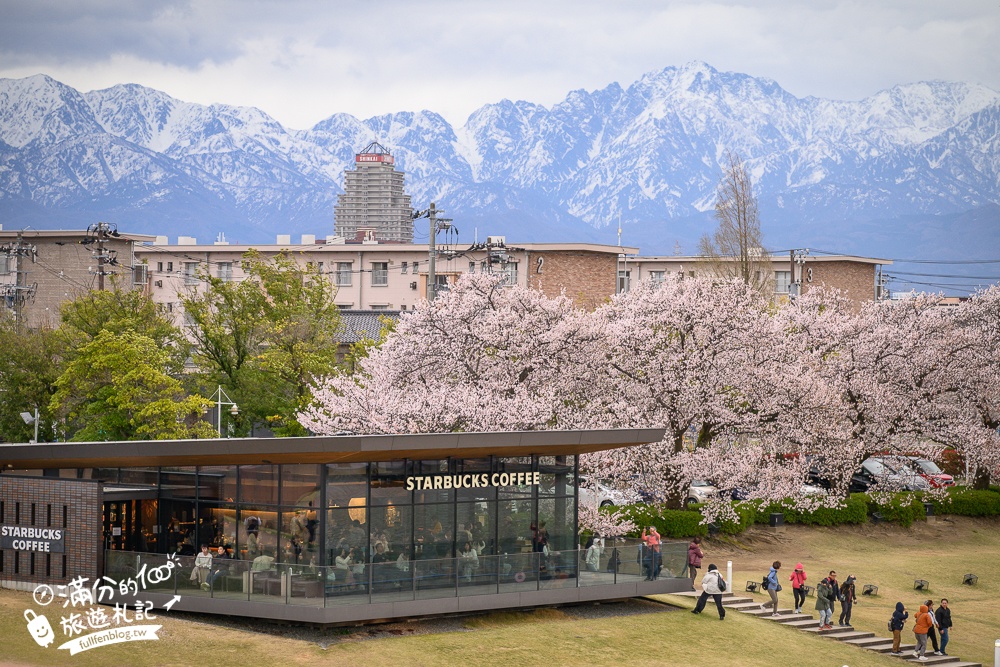 富山景點【星巴克富山環水公園店】世界最美星巴克！富岩運河環水公園全攻略,交通.櫻花季&必拍角度分享!