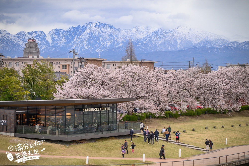 富山景點【星巴克富山環水公園店】世界最美星巴克！富岩運河環水公園全攻略,交通.櫻花季&必拍角度分享!