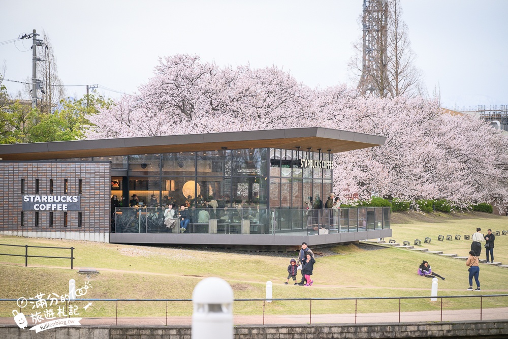 富山景點【星巴克富山環水公園店】世界最美星巴克！富岩運河環水公園全攻略,交通.櫻花季&必拍角度分享!