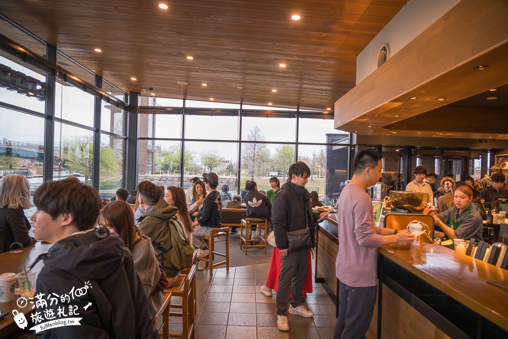 富山景點【星巴克富山環水公園店】世界最美星巴克！富岩運河環水公園全攻略,交通.櫻花季&必拍角度分享!