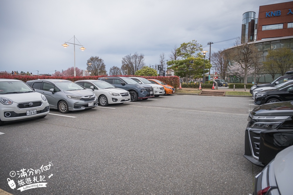 富山景點【星巴克富山環水公園店】世界最美星巴克！富岩運河環水公園全攻略,交通.櫻花季&必拍角度分享!