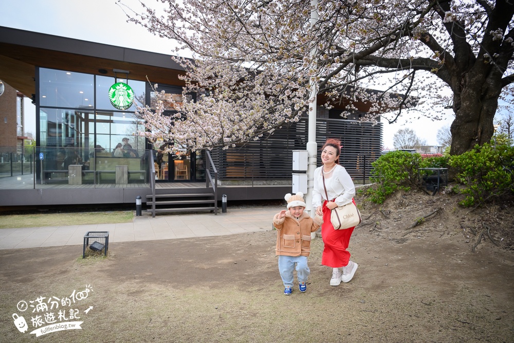 富山景點【星巴克富山環水公園店】世界最美星巴克！富岩運河環水公園全攻略,交通.櫻花季&必拍角度分享!