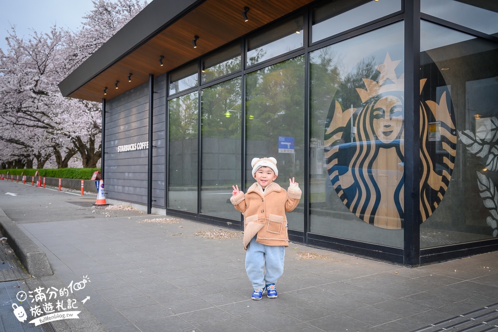 富山景點【星巴克富山環水公園店】世界最美星巴克！富岩運河環水公園全攻略,交通.櫻花季&必拍角度分享!
