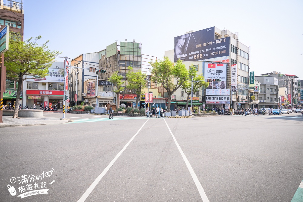彰化火車站美食【秋本家】浮誇系平價日式定食.天守閣城堡&車輪都上桌,還有超狂30公分黃金炸豬排!