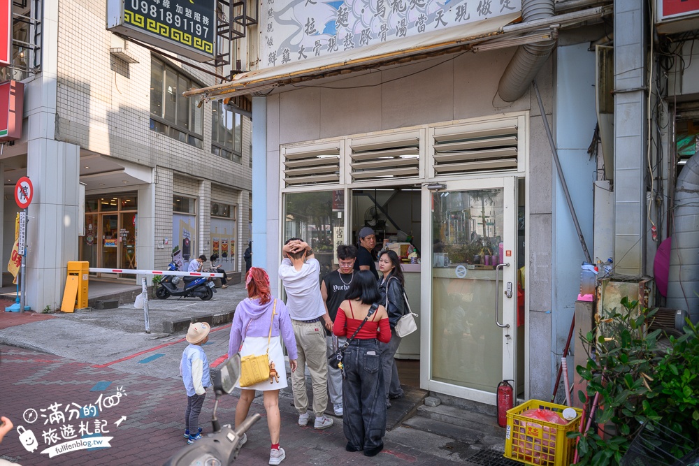 彰化火車站美食【秋本家】浮誇系平價日式定食.天守閣城堡&車輪都上桌,還有超狂30公分黃金炸豬排!