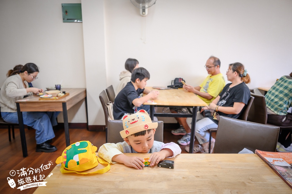 彰化火車站美食【秋本家】浮誇系平價日式定食.天守閣城堡&車輪都上桌,還有超狂30公分黃金炸豬排!