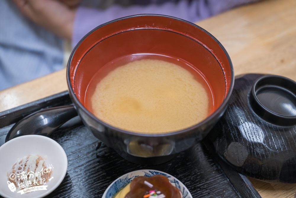 彰化火車站美食【秋本家】浮誇系平價日式定食.天守閣城堡&車輪都上桌,還有超狂30公分黃金炸豬排!