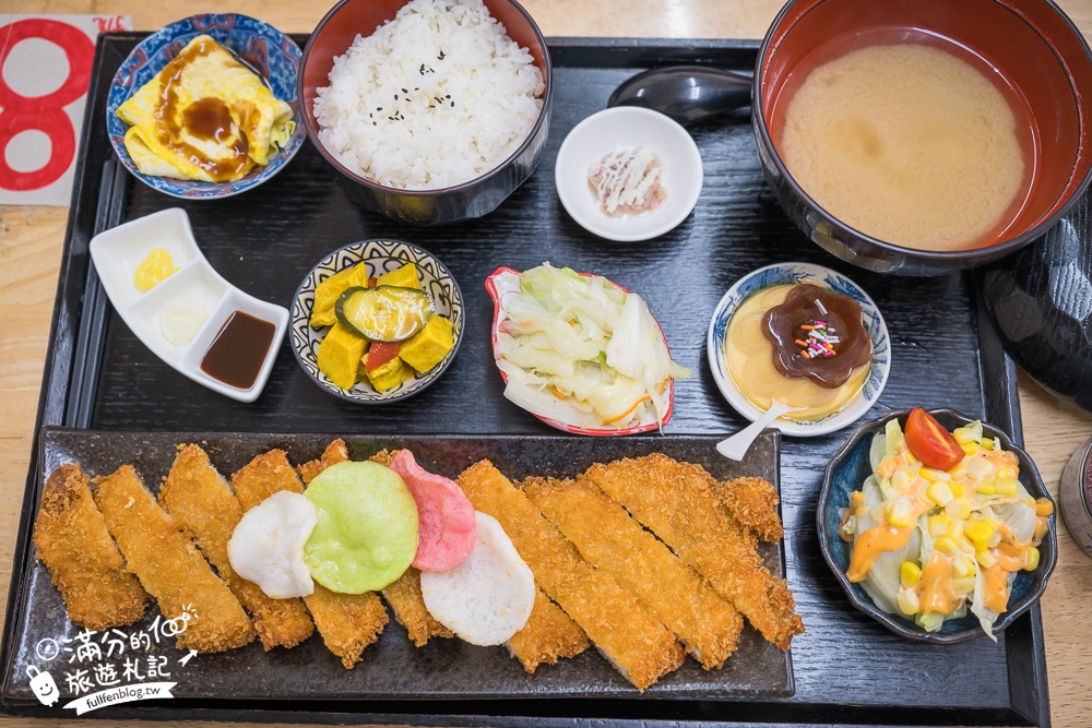 彰化火車站美食【秋本家】浮誇系平價日式定食.天守閣城堡&車輪都上桌,還有超狂30公分黃金炸豬排!