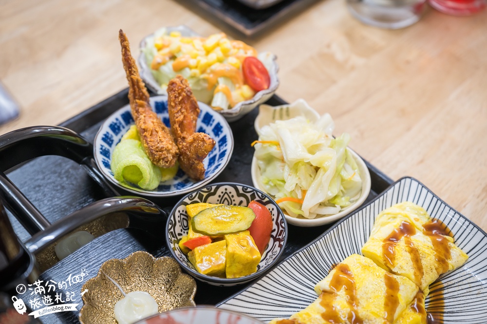 彰化火車站美食【秋本家】浮誇系平價日式定食.天守閣城堡&車輪都上桌,還有超狂30公分黃金炸豬排!