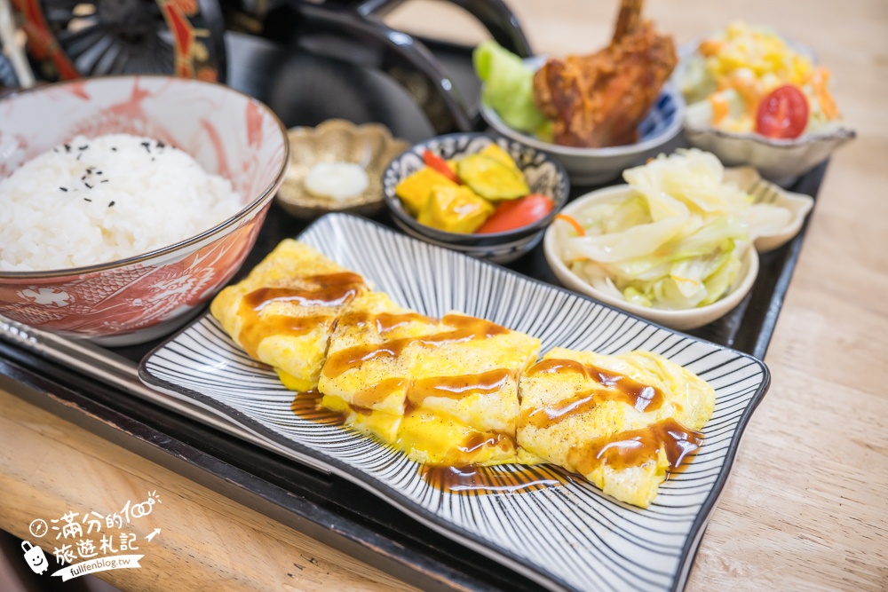 彰化火車站美食【秋本家】浮誇系平價日式定食.天守閣城堡&車輪都上桌,還有超狂30公分黃金炸豬排!