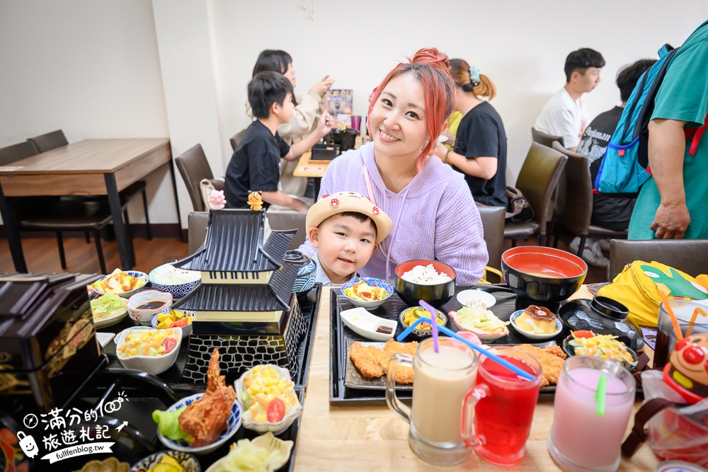 彰化火車站美食【秋本家】浮誇系平價日式定食.天守閣城堡&車輪都上桌,還有超狂30公分黃金炸豬排!