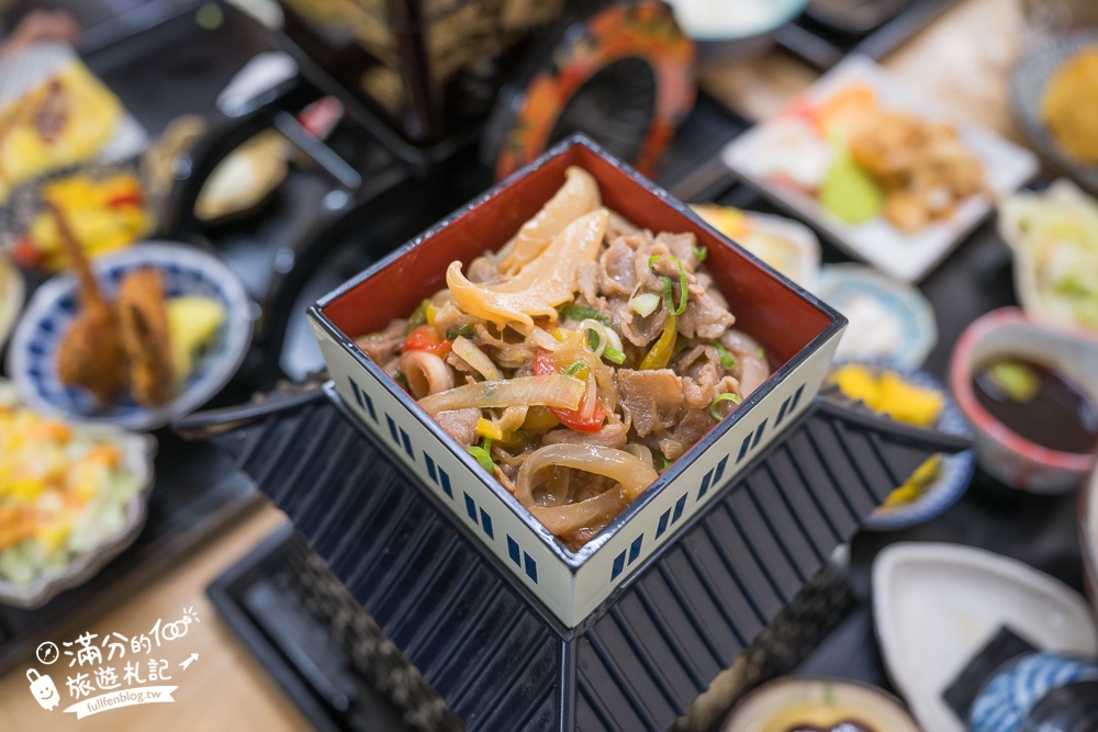 彰化火車站美食【秋本家】浮誇系平價日式定食.天守閣城堡&車輪都上桌,還有超狂30公分黃金炸豬排!