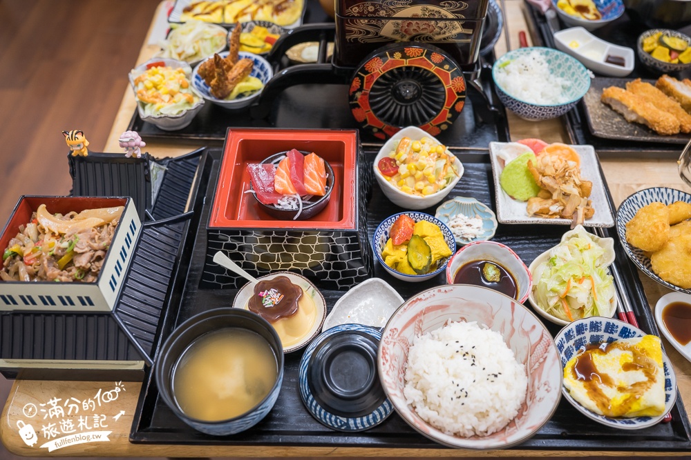 彰化火車站美食【秋本家】浮誇系平價日式定食.天守閣城堡&車輪都上桌,還有超狂30公分黃金炸豬排!