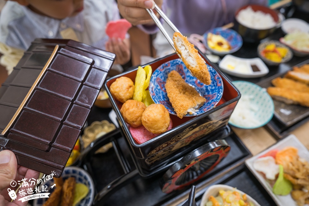 彰化火車站美食【秋本家】浮誇系平價日式定食.天守閣城堡&車輪都上桌,還有超狂30公分黃金炸豬排!