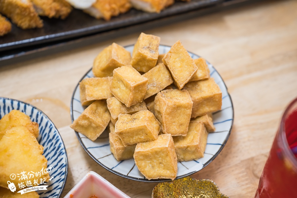 彰化火車站美食【秋本家】浮誇系平價日式定食.天守閣城堡&車輪都上桌,還有超狂30公分黃金炸豬排!