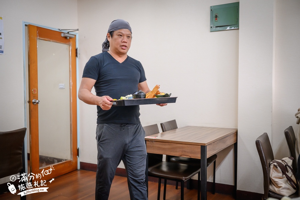 彰化火車站美食【秋本家】浮誇系平價日式定食.天守閣城堡&車輪都上桌,還有超狂30公分黃金炸豬排!