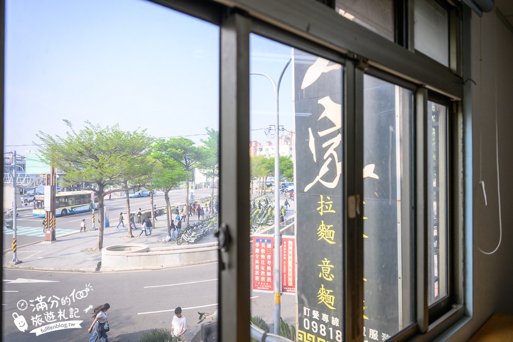 彰化火車站美食【秋本家】浮誇系平價日式定食.天守閣城堡&車輪都上桌,還有超狂30公分黃金炸豬排!