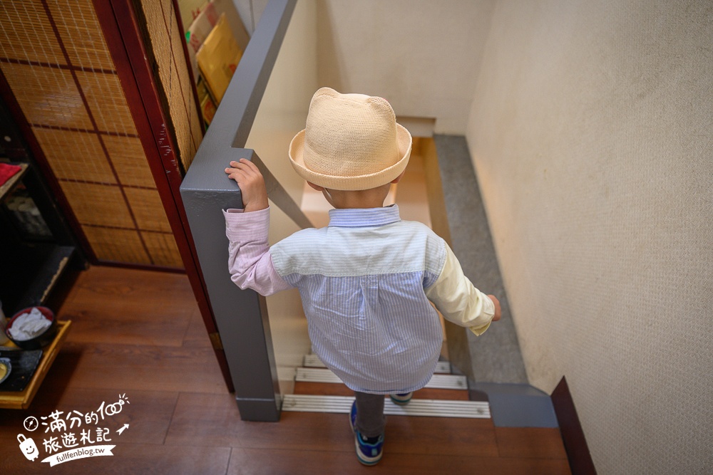 彰化火車站美食【秋本家】浮誇系平價日式定食.天守閣城堡&車輪都上桌,還有超狂30公分黃金炸豬排!