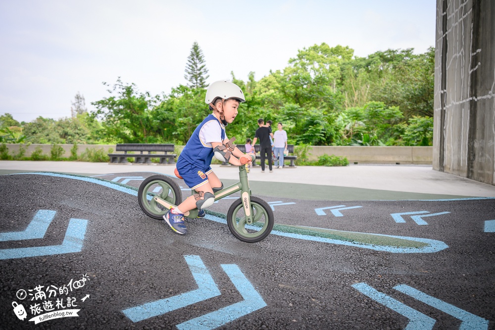 新竹【風火輪公園】高架橋下的賽道樂園！免門票&免日曬雨淋又刺激,滑步車迷必訪