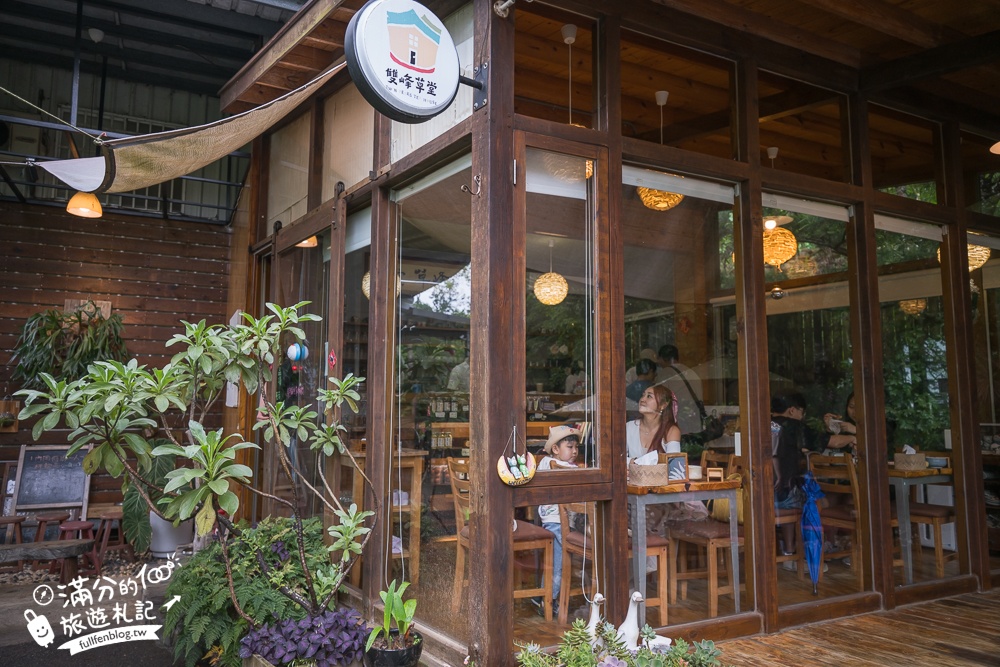苗栗【雙峰草堂】隱身山林間的銅鑼燒玻璃茶屋.職人手作銅鑼燒,還能欣賞油桐花!