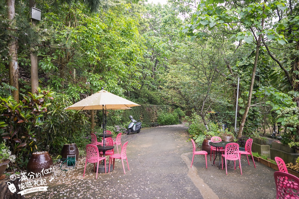 苗栗【雙峰草堂】隱身山林間的銅鑼燒玻璃茶屋.職人手作銅鑼燒,還能欣賞油桐花!