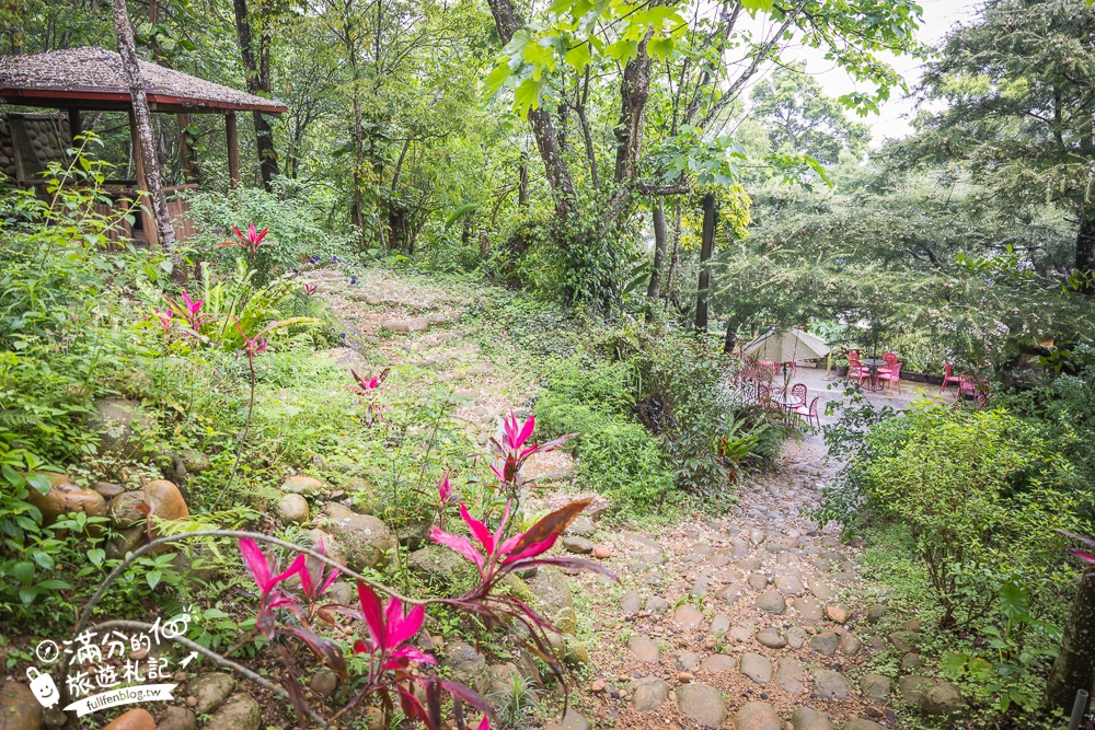 苗栗【雙峰草堂】隱身山林間的銅鑼燒玻璃茶屋.職人手作銅鑼燒,還能欣賞油桐花!