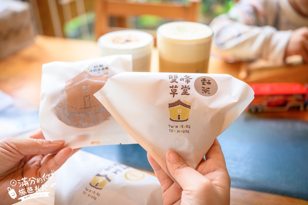 苗栗【雙峰草堂】隱身山林間的銅鑼燒玻璃茶屋.職人手作銅鑼燒,還能欣賞油桐花!