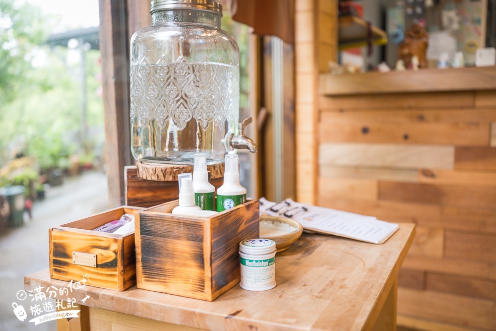 苗栗【雙峰草堂】隱身山林間的銅鑼燒玻璃茶屋.職人手作銅鑼燒,還能欣賞油桐花!